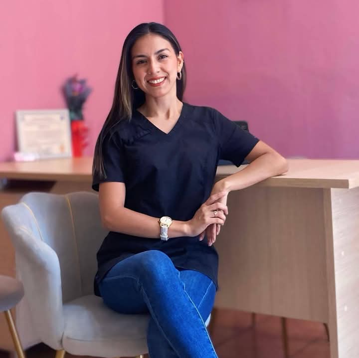 Licda. Marjorihe Martínez, psicóloga clínica, en su consultorio de PsicoClinic
